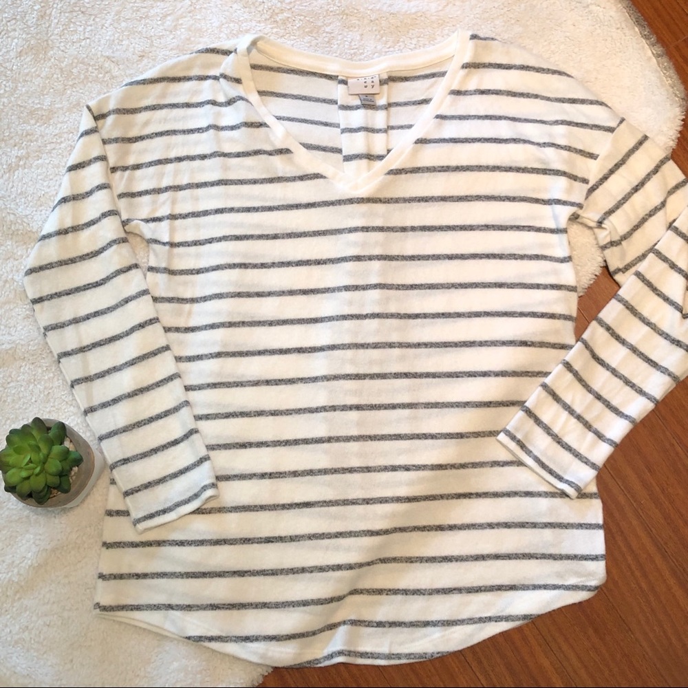 Long Sleeved V-Neck - SUPER SOFT